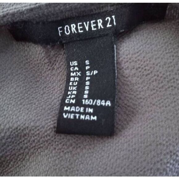 FOREVER 21 ARMY GREEN CRISSCROSS BLOUSE SZ.S EUC.  GORGEOUS BLOUSE IN EXCELLENT - Picture 4 of 5